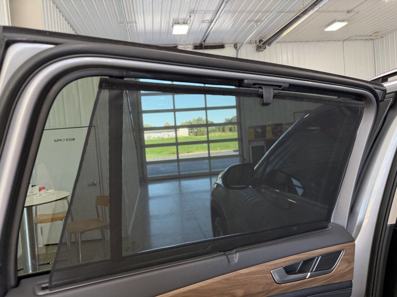 Used 2025 Volkswagen Atlas SE image 19