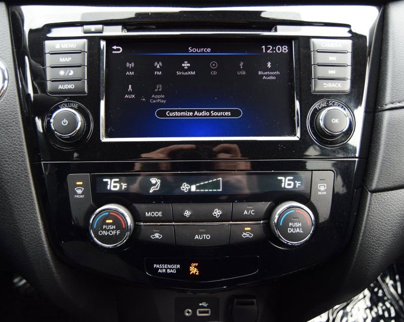 Used 2020 Nissan Rogue SV w/ Premium Package image 24