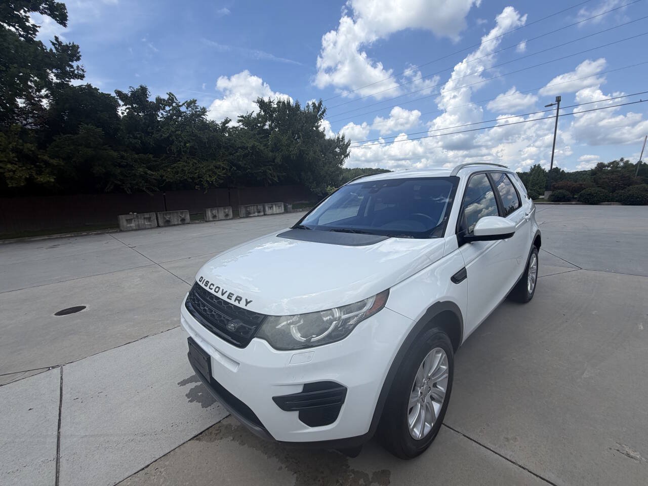 Used 2017 Land Rover Discovery Sport SE AWD/4WD image 26