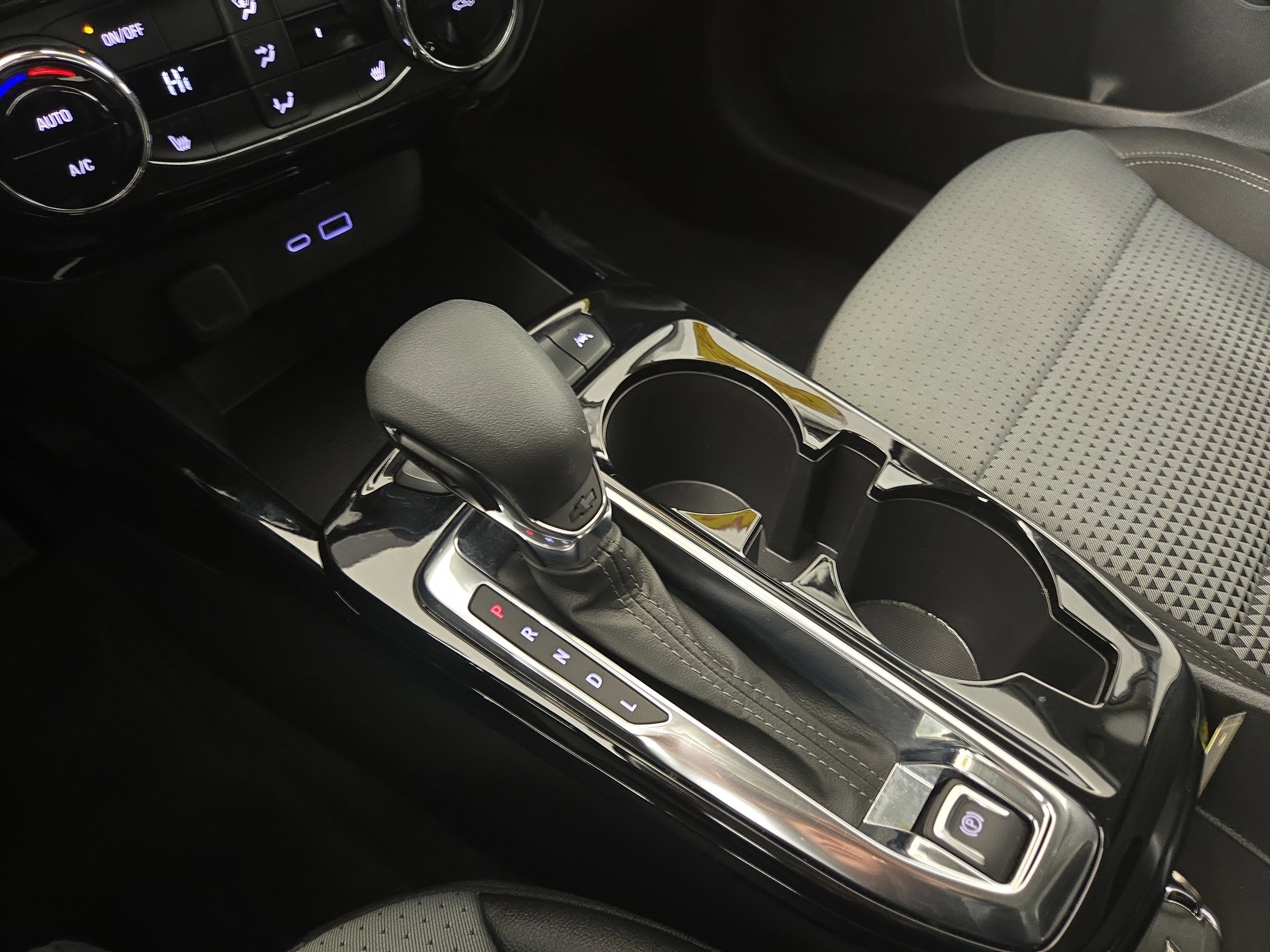 Used 2025 Chevrolet Trax LT w/ LT Convenience Package image 23