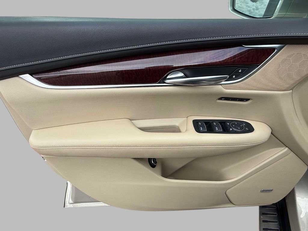 Used 2017 Cadillac XT5 Luxury w/ Driver Awareness Package image 20