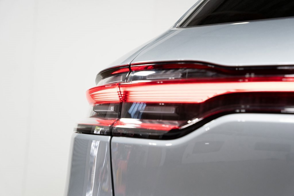 Used 2024 Porsche Macan image 10