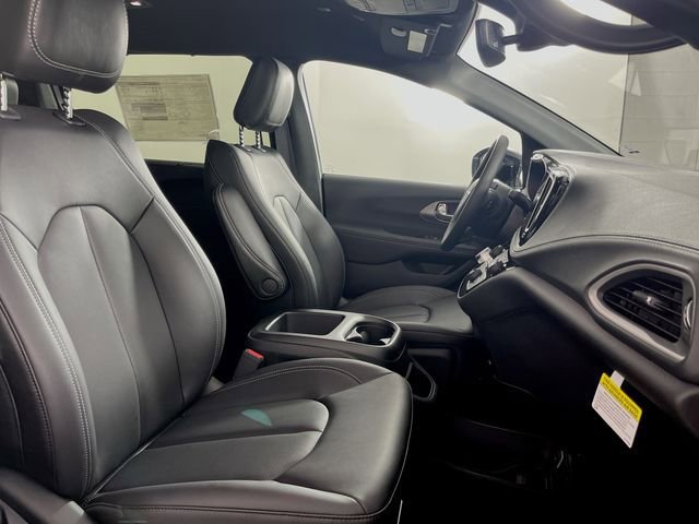New 2026 Chrysler Pacifica Select image 26