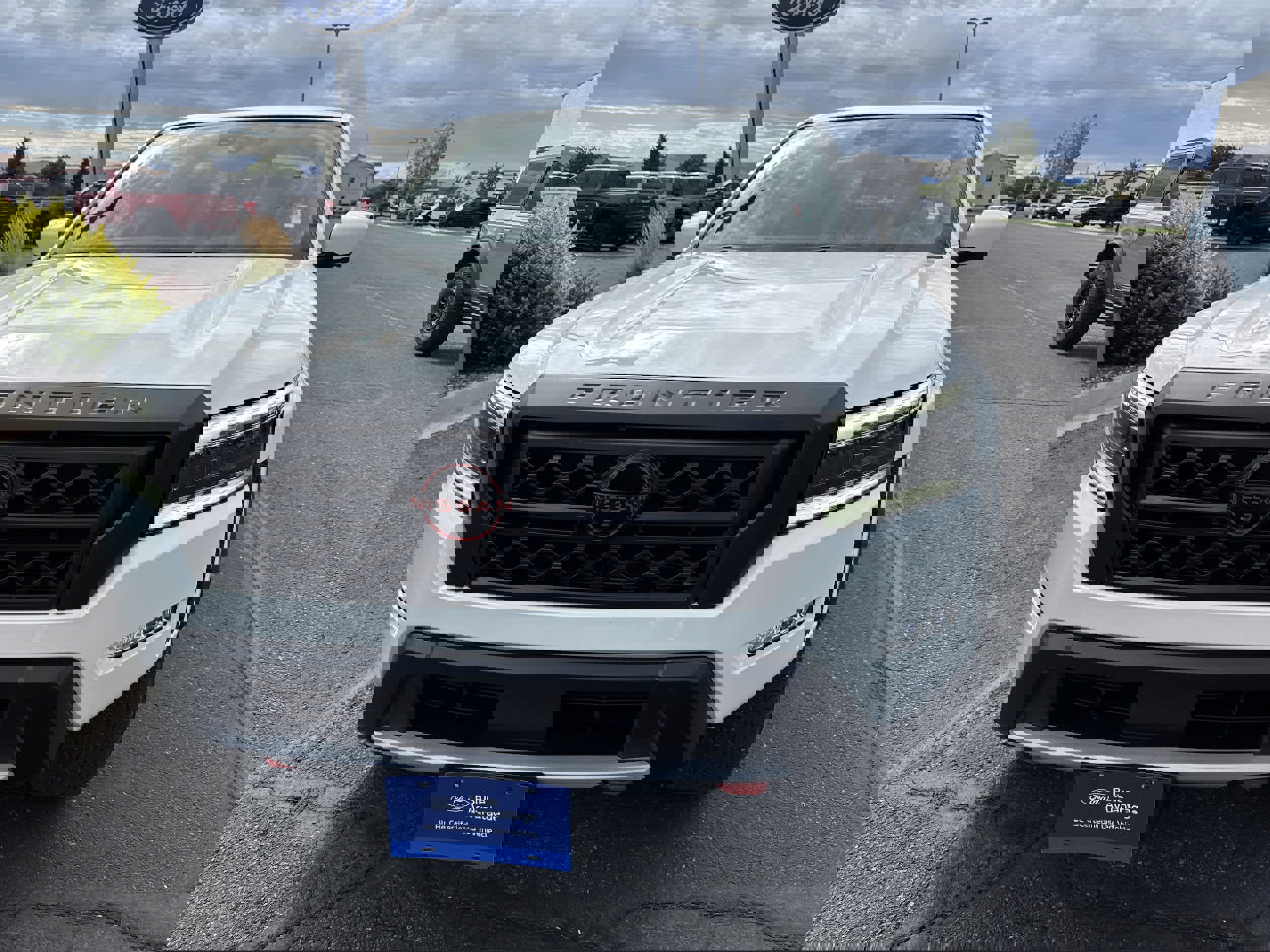 Used 2023 Nissan Frontier PRO-4X w/ Pro Convenience Package image 2