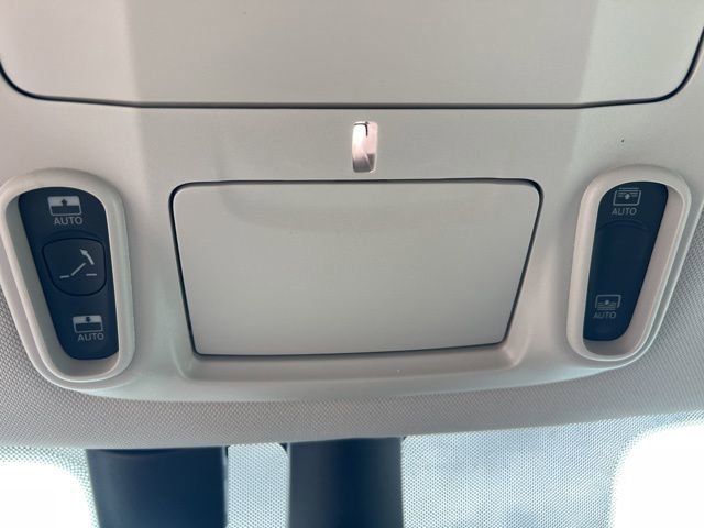 Used 2021 Chrysler Pacifica Limited w/ Uconnect Theater Family Group image 25