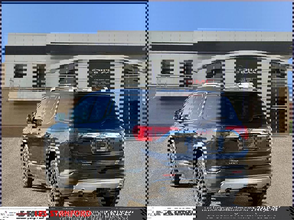 Used 2018 GMC Acadia SLT w/ LPO, Floor Liner Package image 4