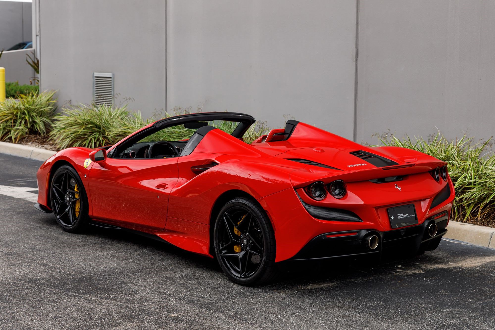 Used 2022 Ferrari F8 Tributo RWD image 3