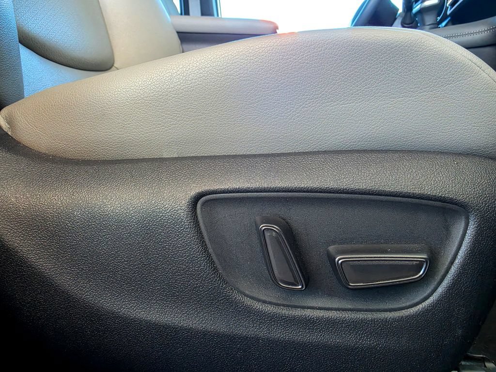 Used 2025 Toyota Sienna XLE FWD image 66