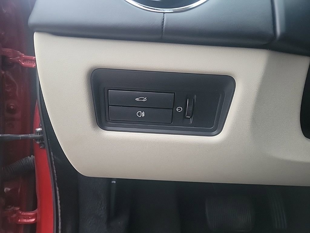 Used 2017 Jaguar XJ L Portfolio image 21