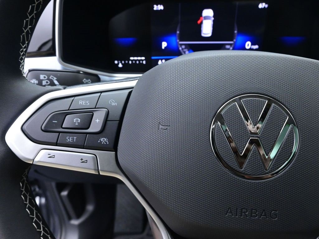 New 2025 Volkswagen Taos SE image 16