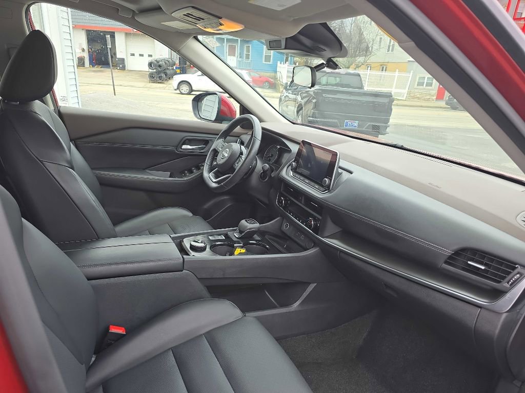 Used 2023 Nissan Rogue SV w/ SV Premium B Package image 16