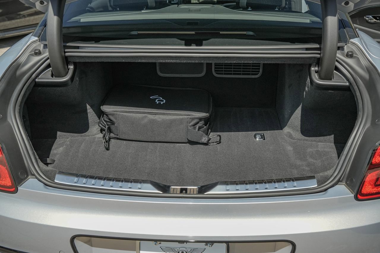 New 2025 Bentley Flying Spur Plug-In Hybrid image 46