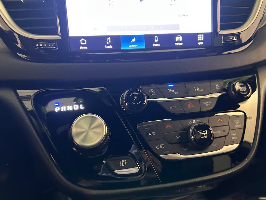 Used 2025 Chrysler Pacifica Select FWD image 25