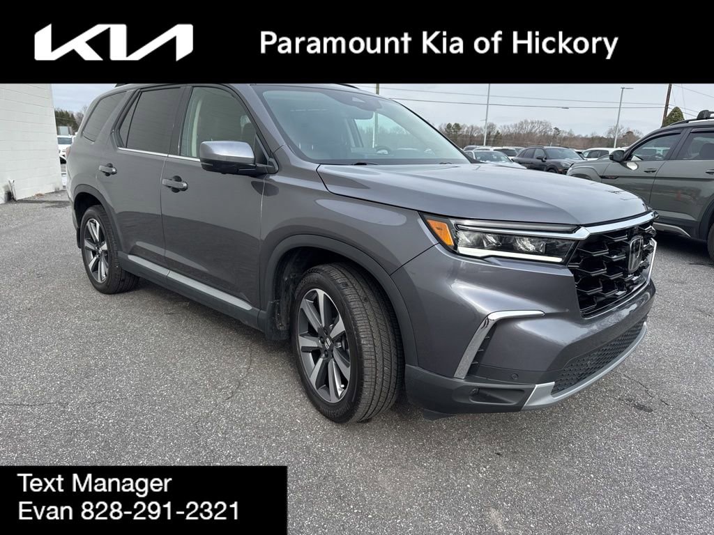 Used 2025 Honda Pilot Elite image 3