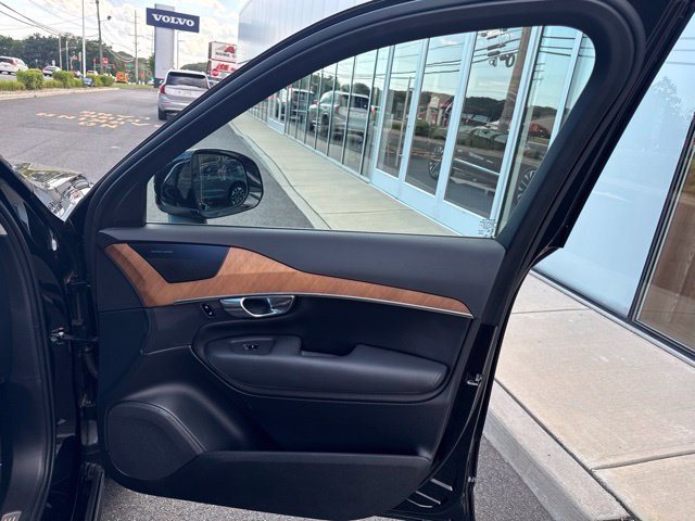Certified 2025 Volvo XC90 T8 Plus AWD/4WD image 14