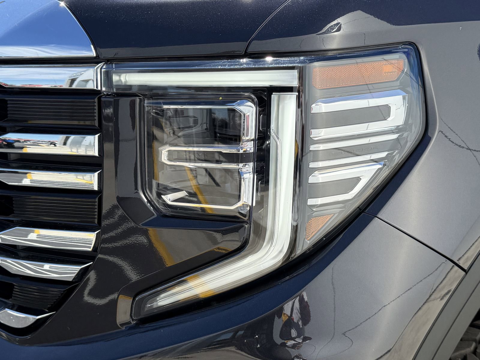 Used 2025 GMC Sierra 1500 SLT image 6