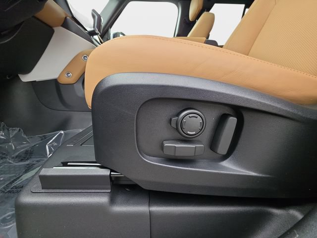 New 2026 Land Rover Defender 110 X-Dynamic SE AWD/4WD image 28