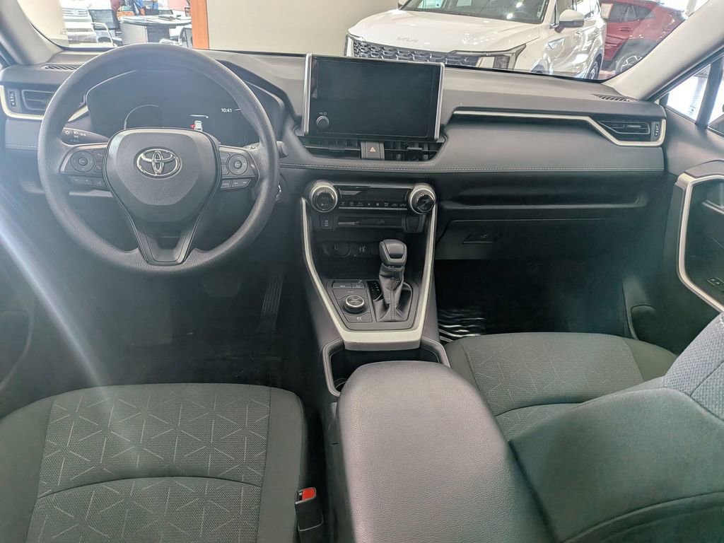 Used 2025 Toyota RAV4 XLE image 15