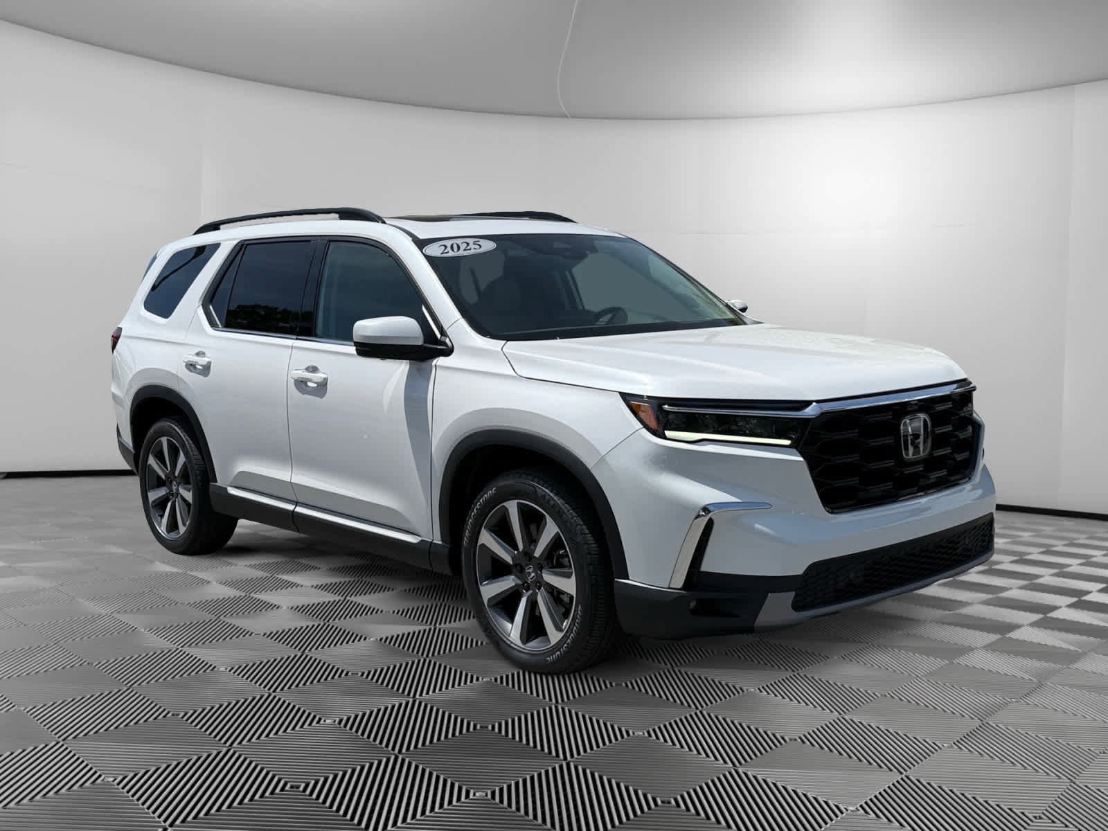Used 2025 Honda Pilot Elite image 7