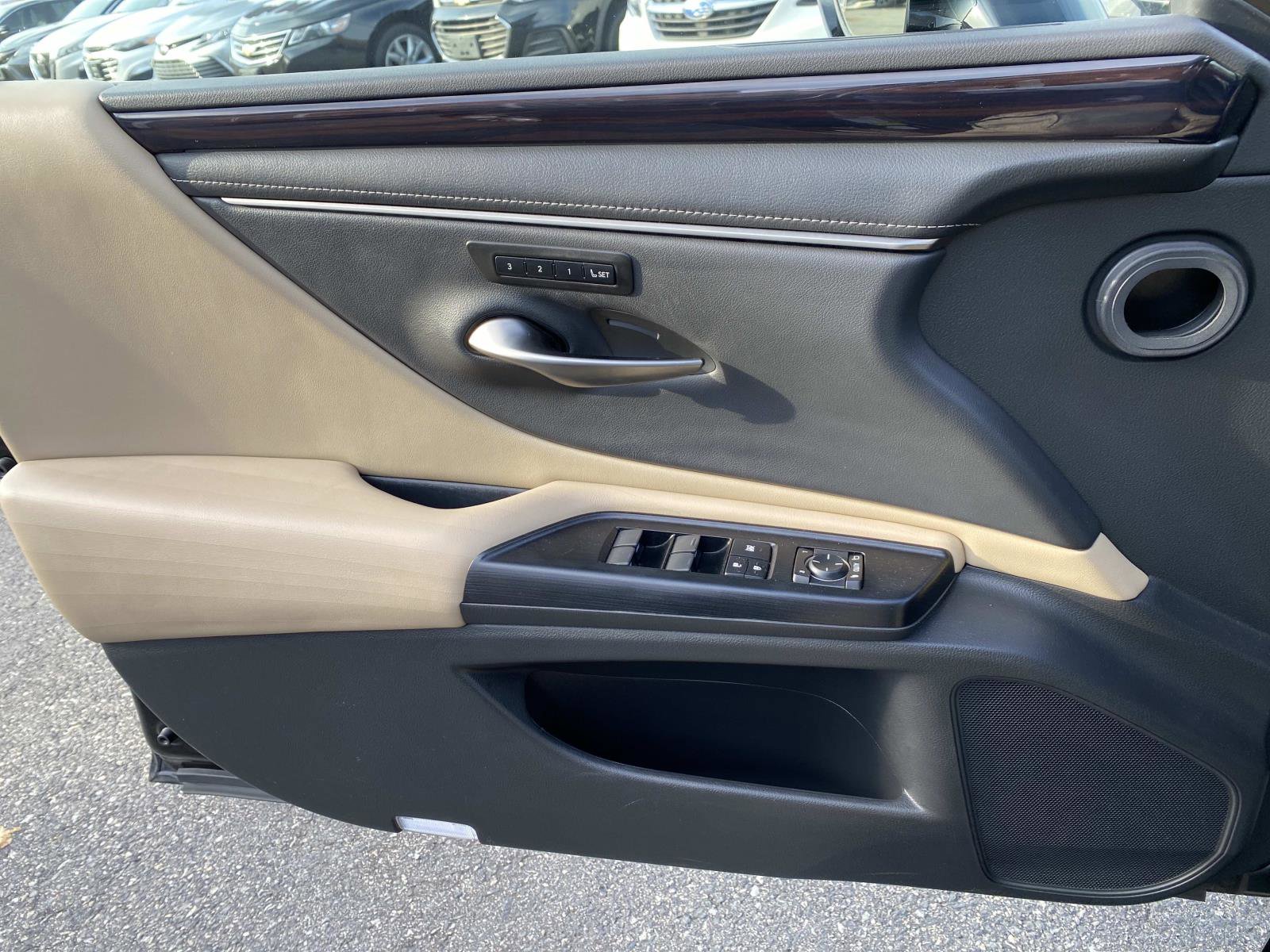 Used 2020 Lexus ES 350 w/ Luxury Package image 22