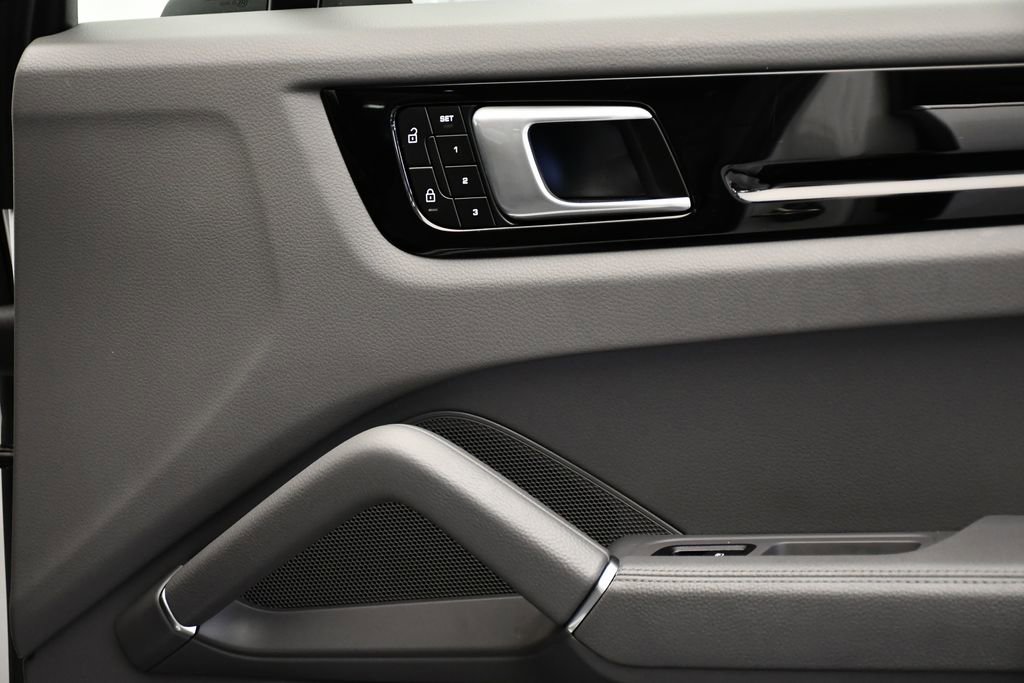 Used 2023 Porsche Cayenne image 48