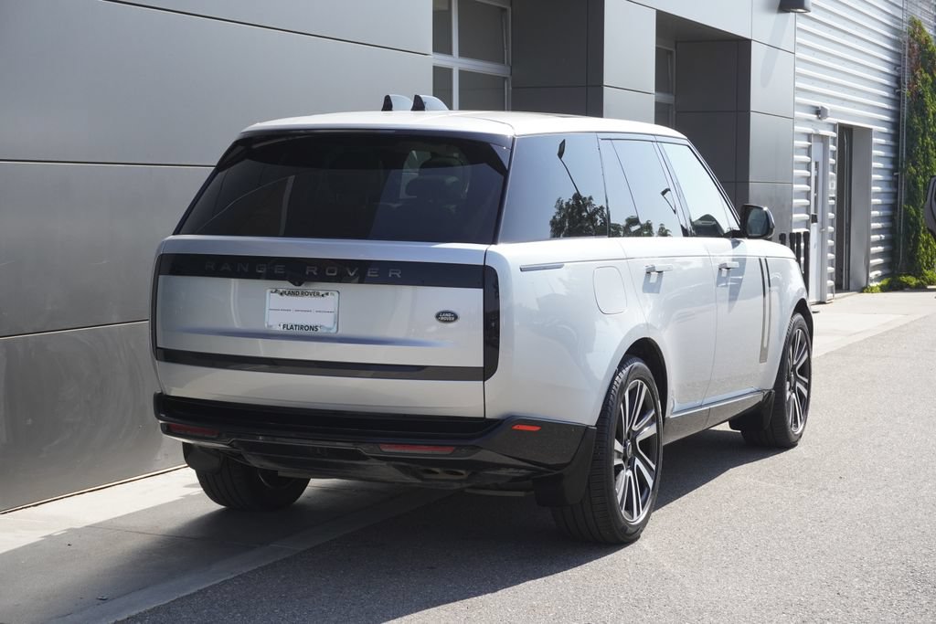 Used 2023 Land Rover Range Rover SE AWD/4WD image 2
