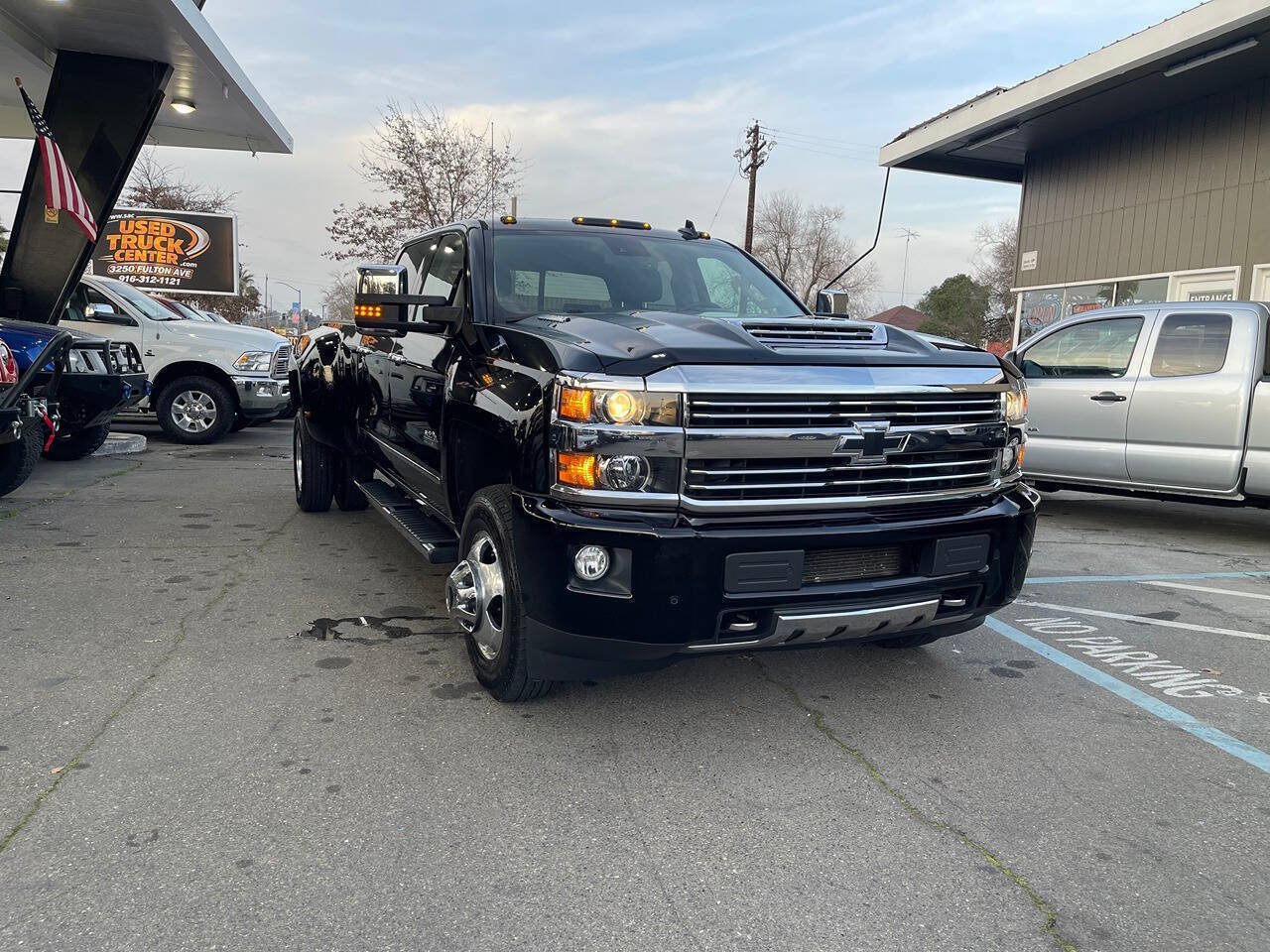 Used 2017 Chevrolet Silverado 3500 High Country w/ Duramax Plus Package AWD/4WD image 8
