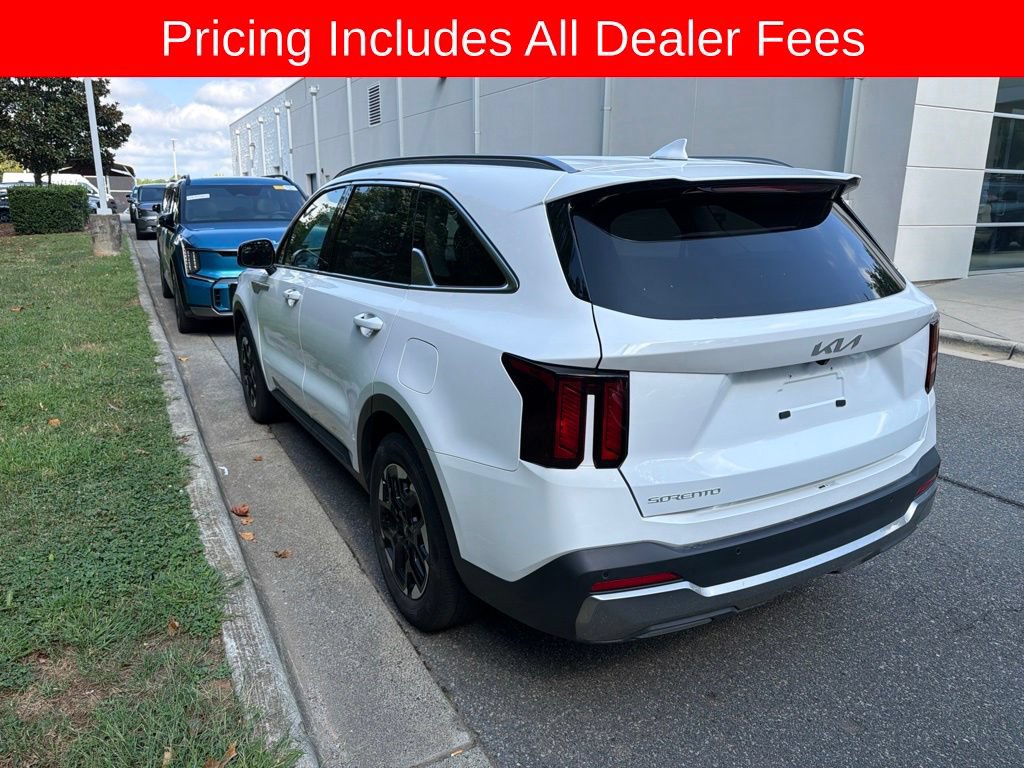 Used 2024 Kia Sorento S FWD image 5