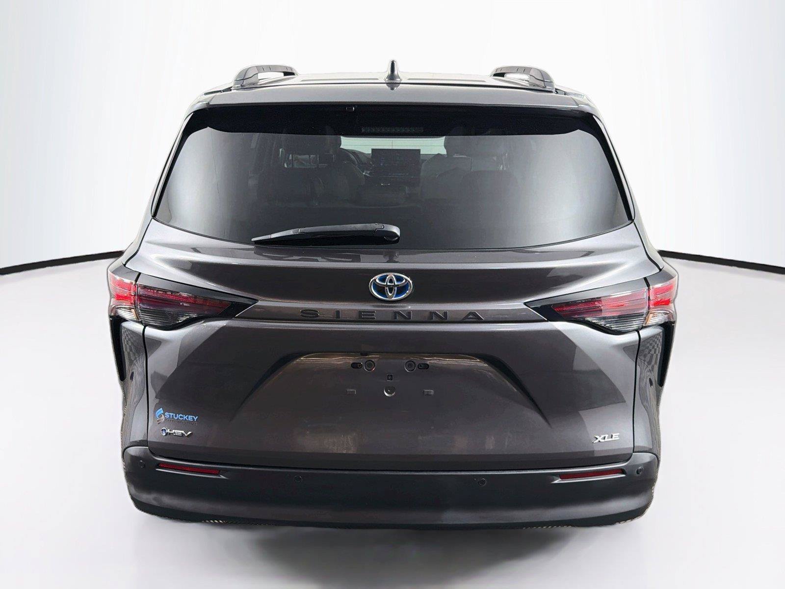 Used 2025 Toyota Sienna XLE FWD image 10