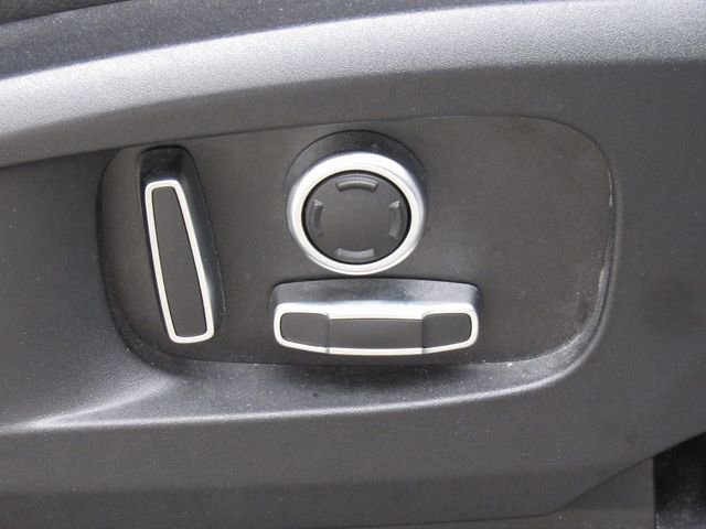 Used 2024 Land Rover Defender 130 X-Dynamic SE image 20