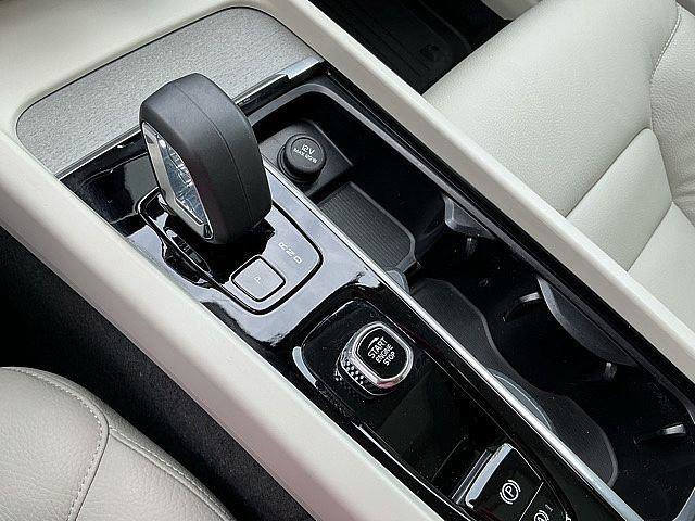 Certified 2024 Volvo V60 B5 Cross Country Plus w/ Protection Package Premier AWD/4WD image 23
