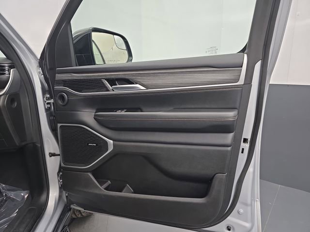 Used 2024 Jeep Wagoneer Series II w/ Flexible Seating Group image 39