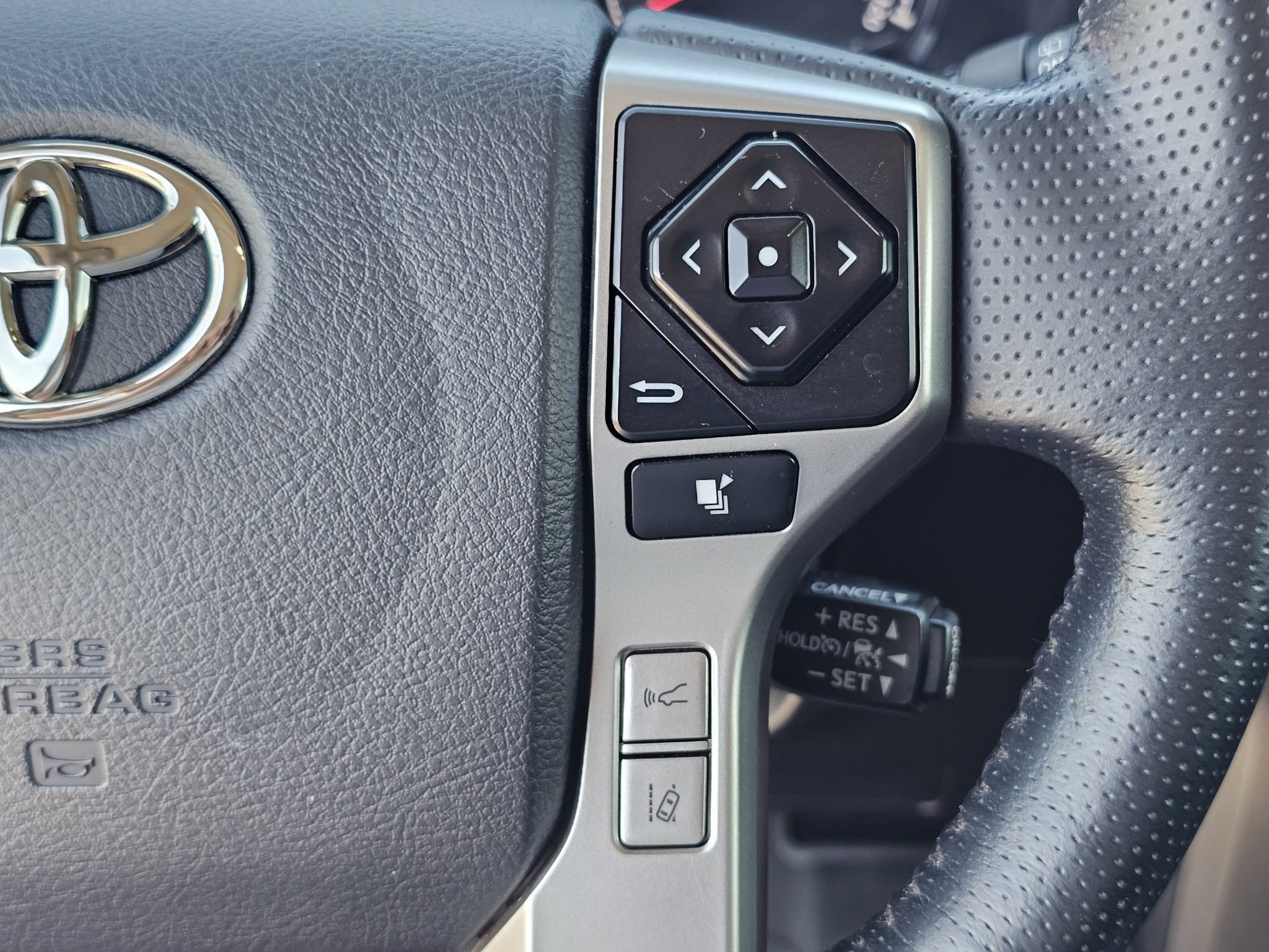 Used 2023 Toyota 4Runner SR5 Premium w/ Moonroof Package RWD image 23