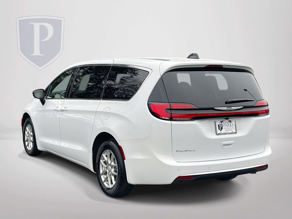 New 2026 Chrysler Pacifica Select image 6