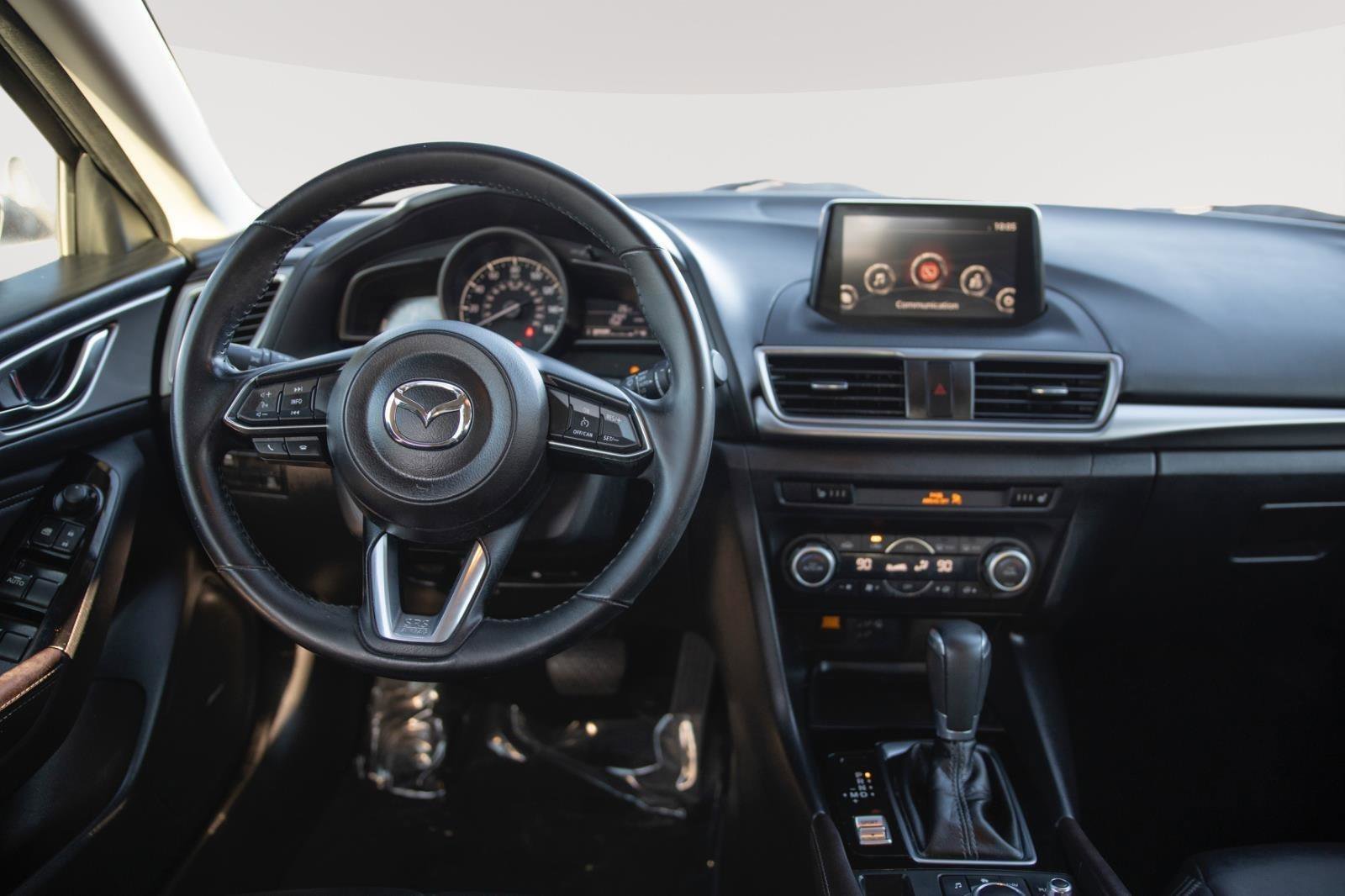 Used 2018 MAZDA MAZDA3 Touring image 3