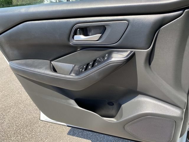 Used 2024 Nissan Rogue SV FWD image 18