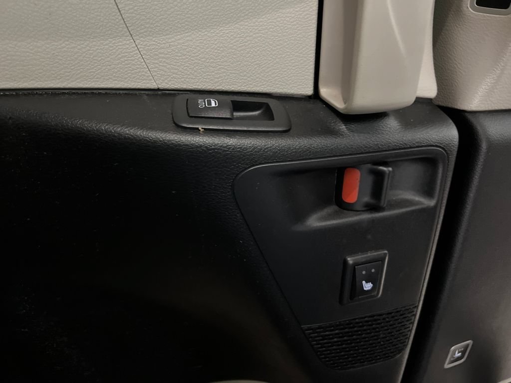 Used 2024 Chrysler Pacifica Limited FWD image 25