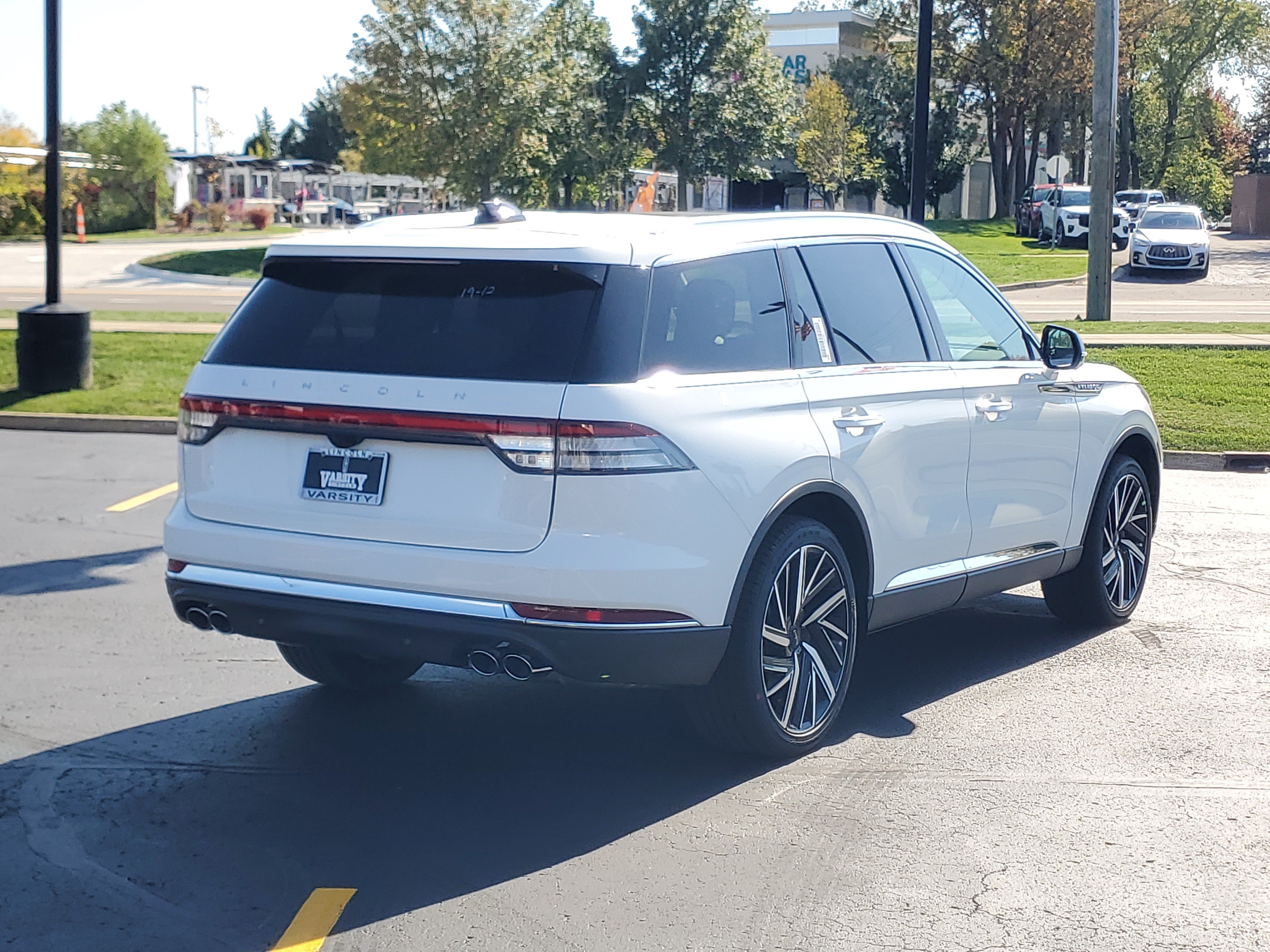 New 2027 Lincoln Aviator Reserve AWD/4WD image 4