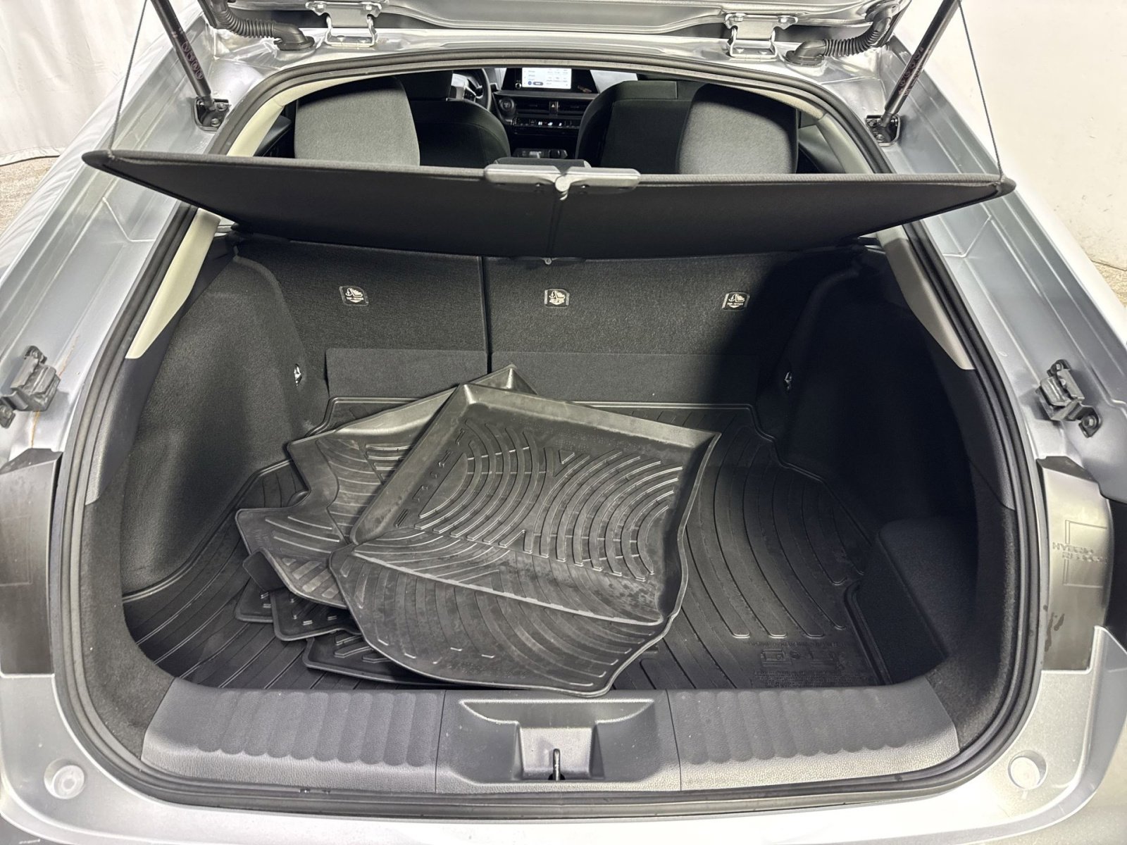 Used 2024 Toyota Prius LE image 29