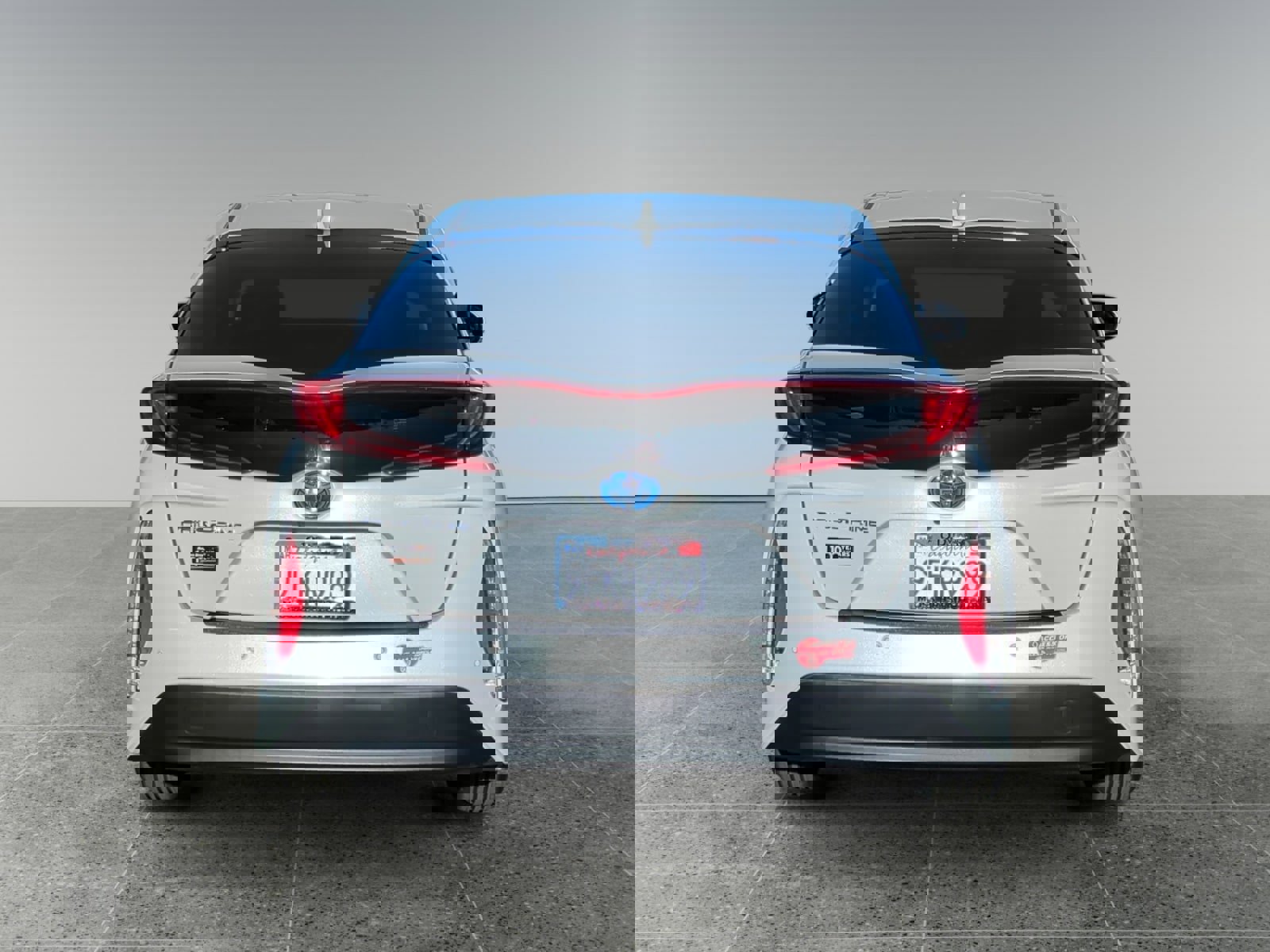 Used 2017 Toyota Prius Prime Advanced image 4