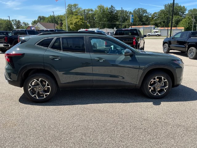 Used 2025 Chevrolet Trax LT w/ LT Convenience Package FWD image 17