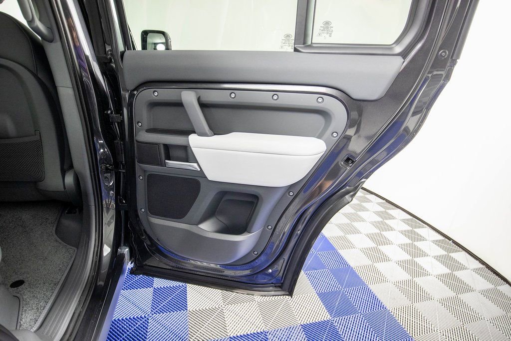 Used 2026 Land Rover Defender 130 S image 17