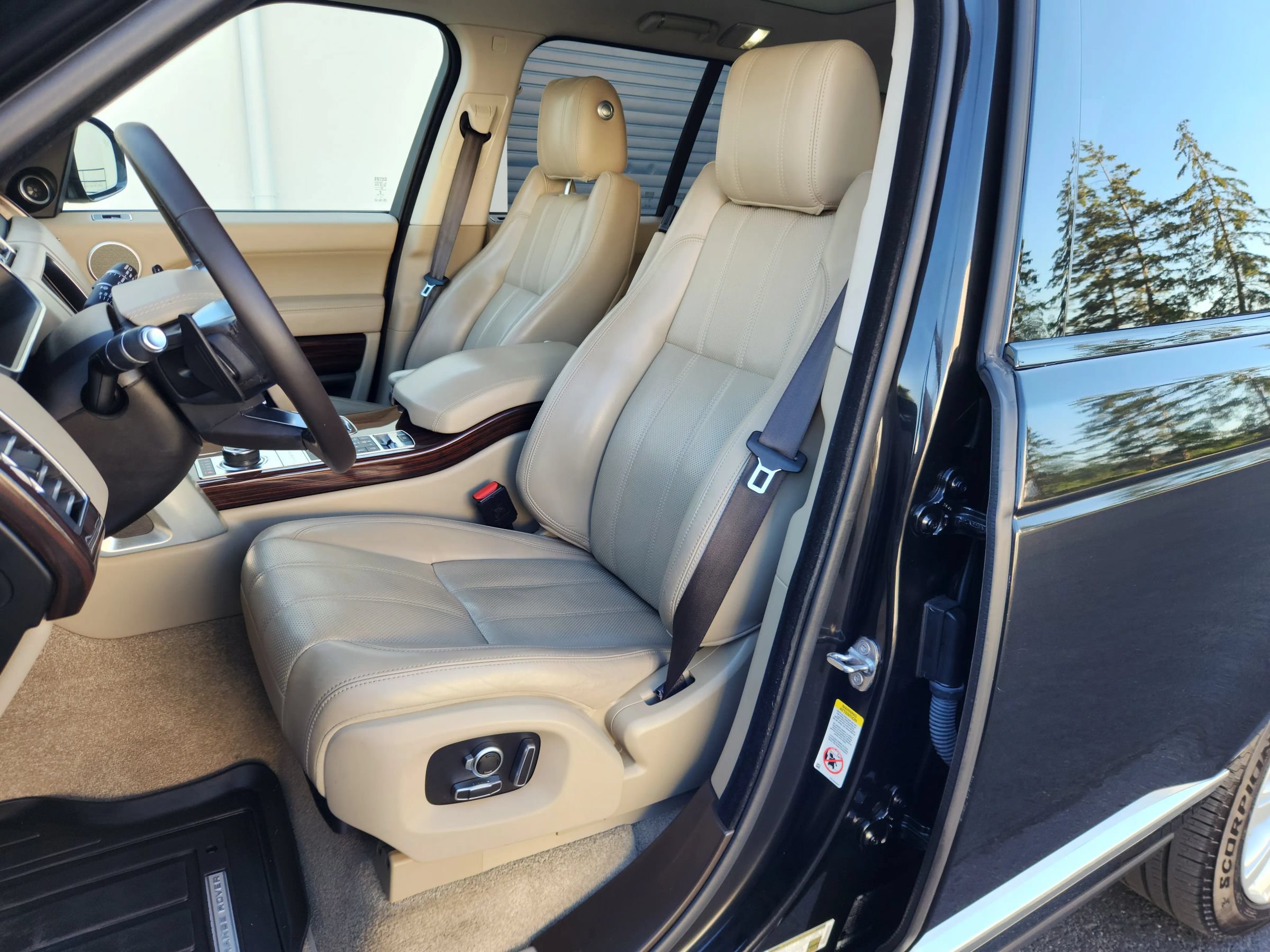 Used 2017 Land Rover Range Rover Supercharged AWD/4WD image 8