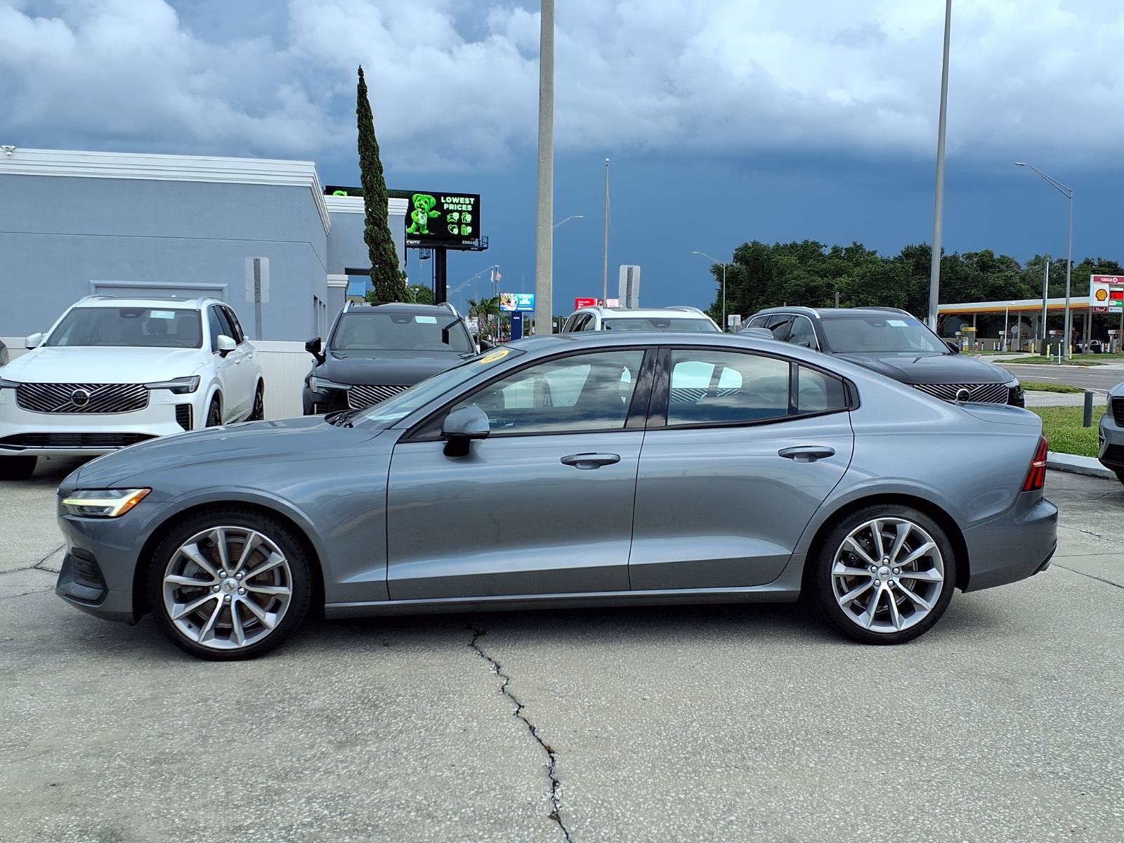Used 2019 Volvo S60 T6 Momentum w/ Premium Package AWD/4WD image 4