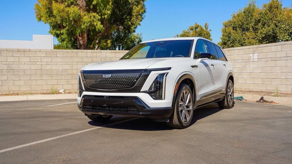 New 2027 Cadillac Vistiq Sport w/ LPO, Floor Liner Package AWD/4WD image 2