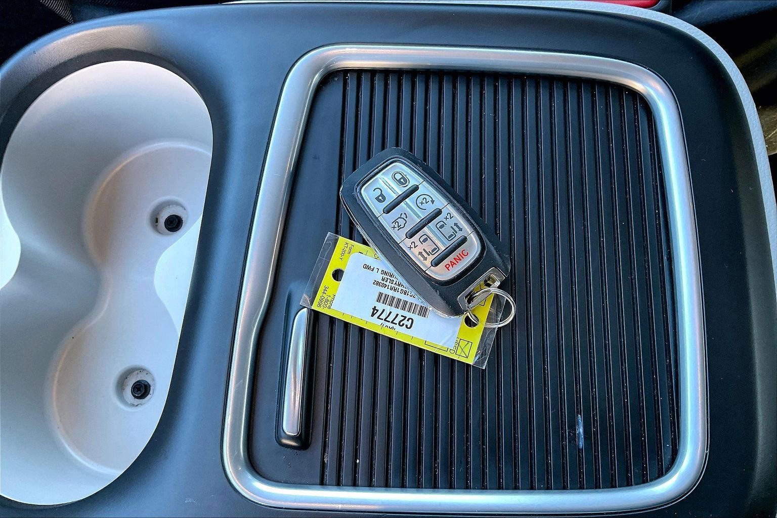 Used 2024 Chrysler Pacifica Touring-L image 9