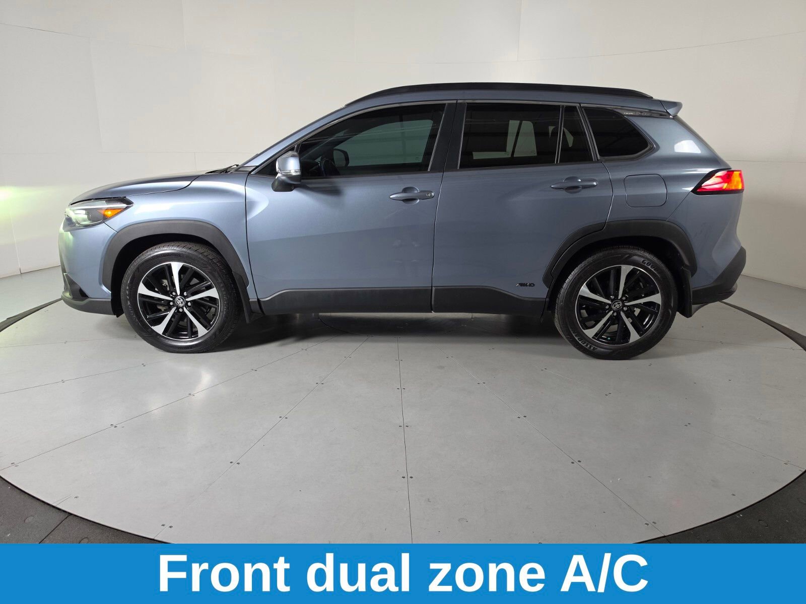 Used 2024 Toyota Corolla Cross AWD Hybrid w/ Convenience Package image 3