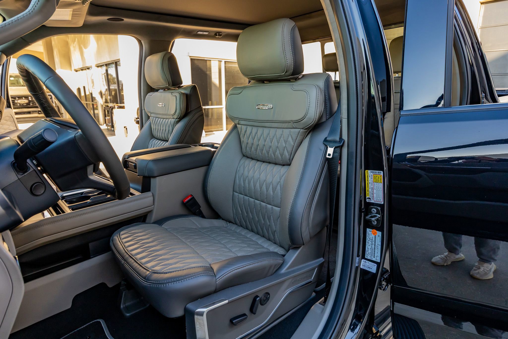 Used 2026 Ford F450 Platinum w/ Platinum Plus Package image 29