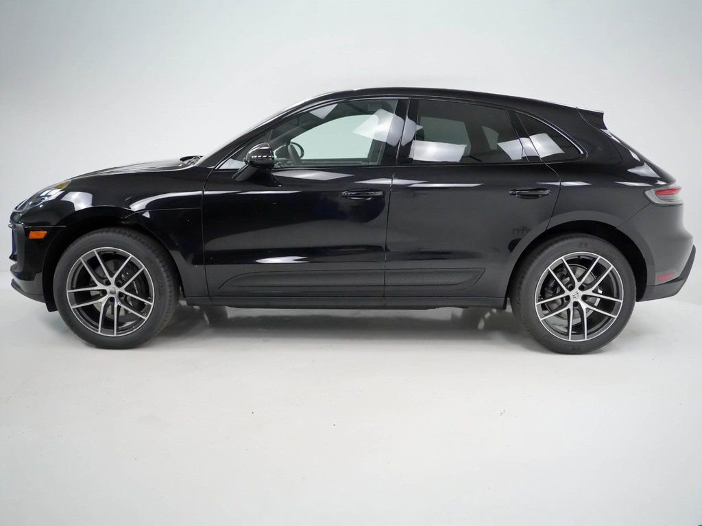 Used 2025 Porsche Macan image 2