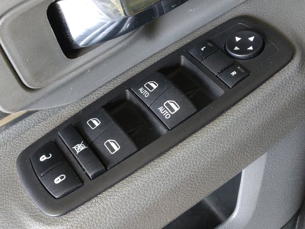 Used 2020 RAM 1500 Classic SLT AWD/4WD image 27
